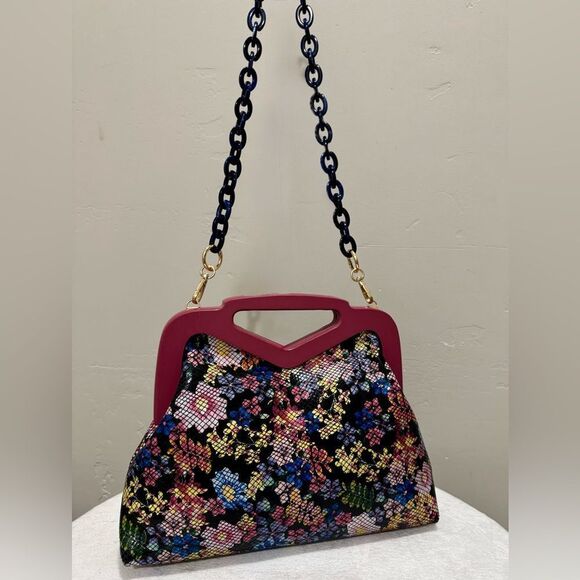 Floral Embossed Genuine Leather Handmade Wooden Frame & Cut-out Handle Bag - Picture 11 of 16